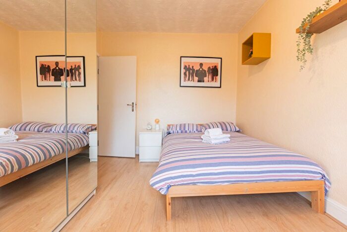 2 Bedroom Flat To Rent In Clarence Road, London, E5