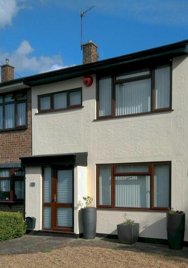 3 Bedroom Semi-Detached House To Rent In Midhurst Close, Hornchurch, RM12