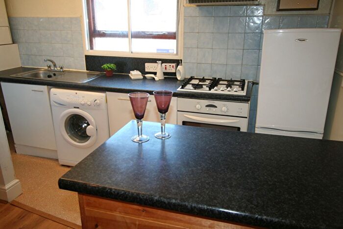 1 Bedroom Terraced House To Rent In Kirkstall Road, Leeds, LS4