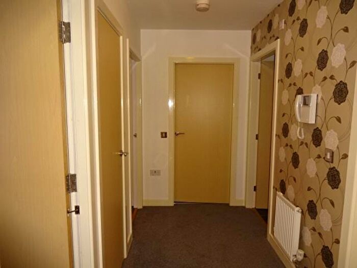 2 Bedroom Apartment To Rent In A Tetuan Road, LE3