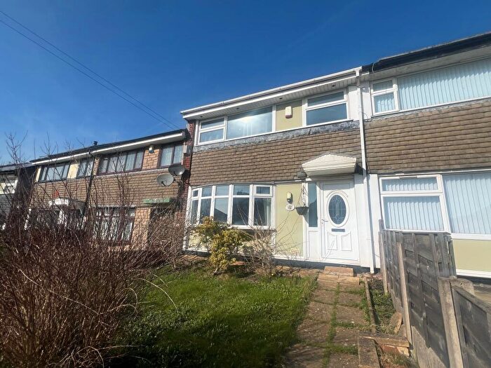 3 Bedroom Terraced House To Rent In Sunnyside Road, Droyslden, M43