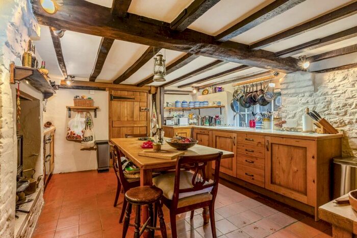 3 Bedroom Detached House To Rent In The Square Liphook, GU30