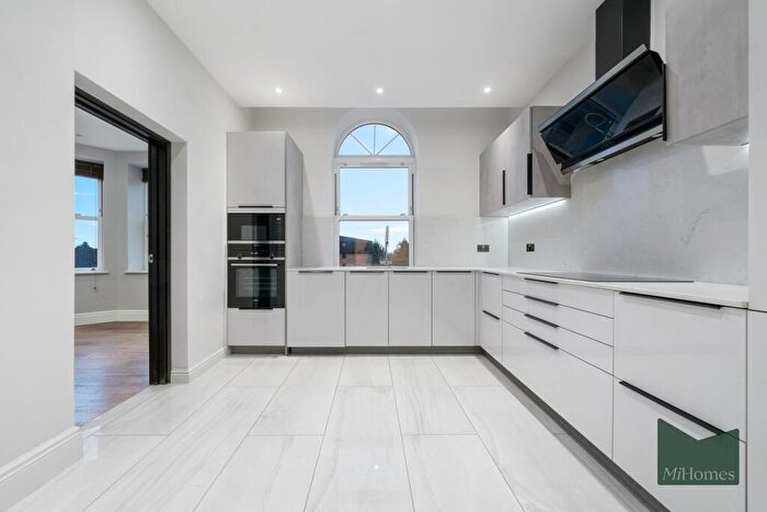 2 Bedroom Flat To Rent In Rowantree Road, EN2