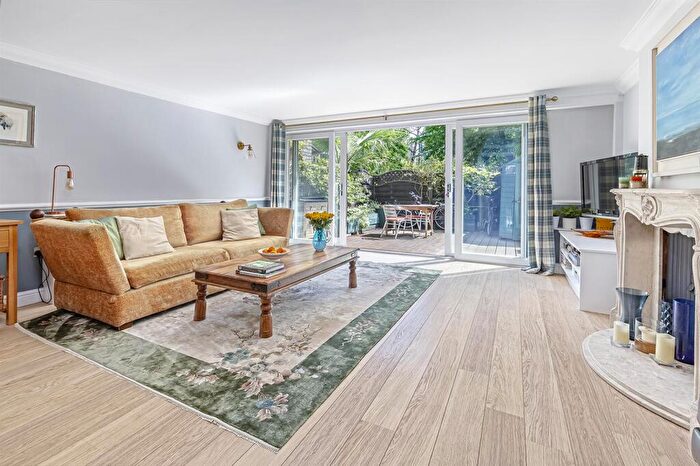 3 Bedroom Terraced House To Rent In Ebenezer Mussel House, Bethnal Green, E2