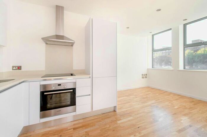 1 Bedroom Flat To Rent In Streatham High Road, Streatham Hill, London, SW16
