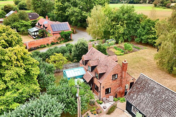 3 Bedroom Detached House For Sale In Waterstock, Oxford, OX33