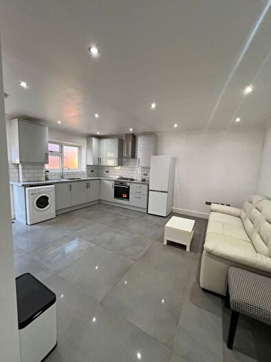 1 Bedroom Flat To Rent In Eastern Avenue, IG2