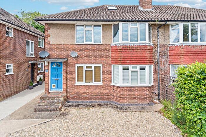 2 Bedroom Flat For Sale In Pennylets Green, Stoke Poges, SL2