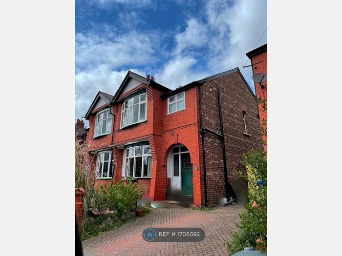 3 Bedroom Semi-Detached House To Rent In Linden Park, Manchester, M19