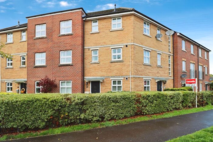 2 Bedroom Flat For Sale In Bridge Farm Walk, Mangotsfield, Bristol, BS16