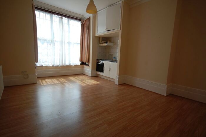 Studio To Rent In Wellesley Road, London, W4