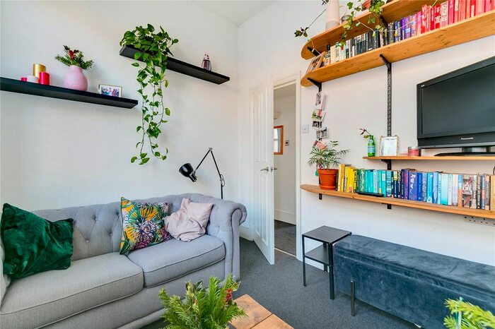 2 Bedroom Flat To Rent In Upper Richmond Road, London, SW15