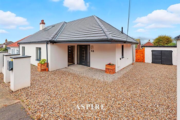 3 Bedroom Detached House For Sale In Rectory Gardens, Basildon, SS13