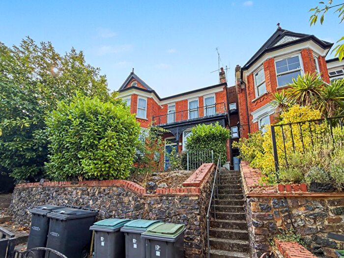 2 Bedroom Flat For Sale In Dukes Avenue, London, N10