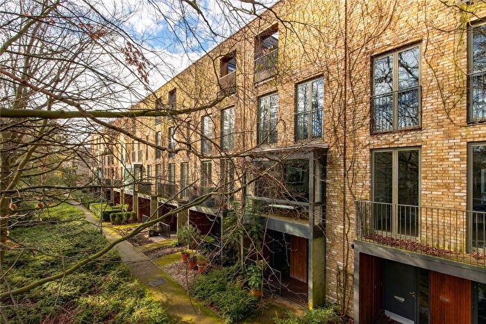 4 Bedroom Terraced House For Sale In Aberdeen Avenue, Cambridge, CB2