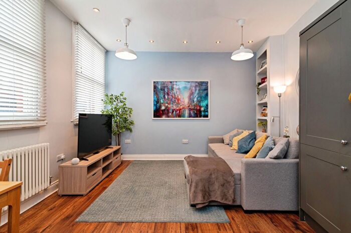 2 Bedroom Town House For Sale In Commerce Square, Nottingham, Nottinghamshire, NG1