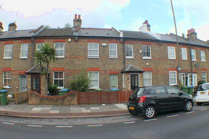 2 Bedroom Cottage To Rent In Green Lane, New Eltham, SE9