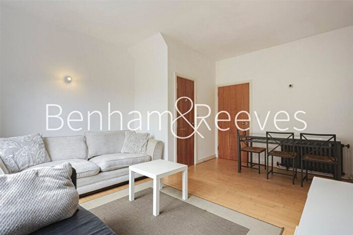 4 Bedroom Terraced House To Rent In Hastings Street, London, SE18