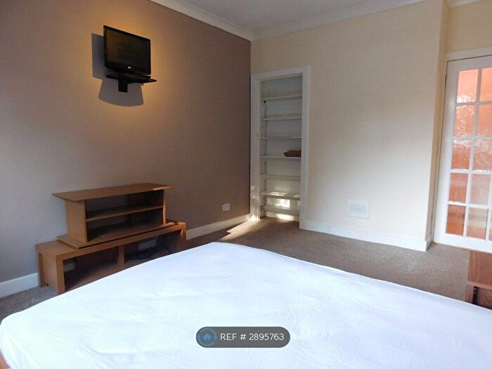 3 Bedroom Flat To Rent In Ground Floor, Aberdeen, AB16