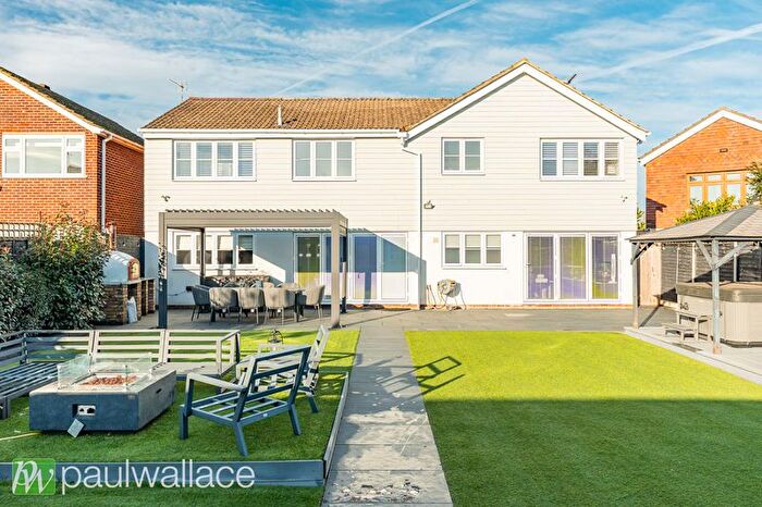 5 Bedroom Detached House For Sale In Woodstock Road, Broxbourne, EN10