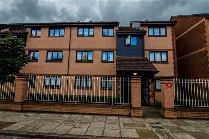 2 Bedroom Flat To Rent In Pelham Road, Wimbledon, SW19