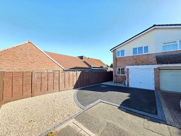 4 Bedroom Semi-Detached House To Rent In Allan Close, Stourbridge, West Midlands, DY8