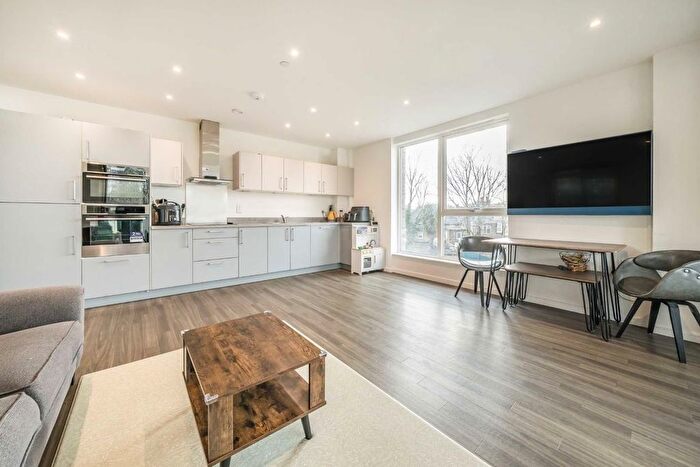 2 Bedroom Flat For Sale In Avenue Road, Acton, W3