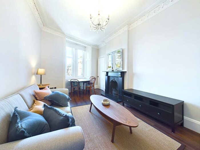 2 Bedroom Flat To Rent In Queens Park Avenue, Meadowbank, Edinburgh, EH8