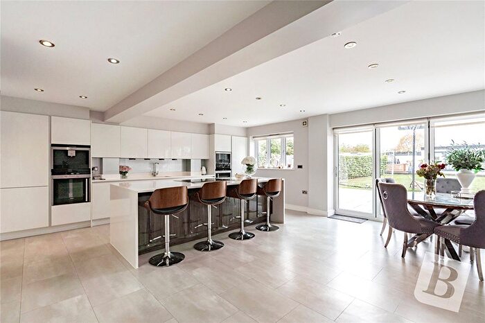 3 Bedroom Detached House For Sale In Park Farm Cottages, Upminster, RM14