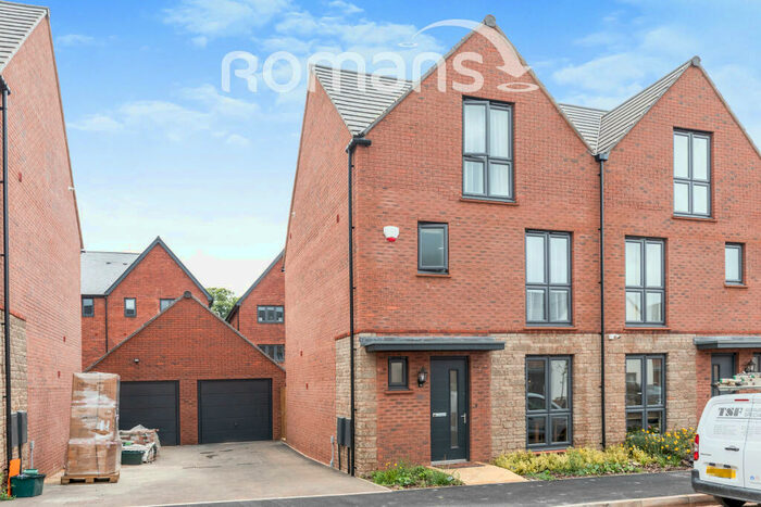 4 Bedroom Semi-Detached House To Rent In Mustoe Road, Frenchay, BS16