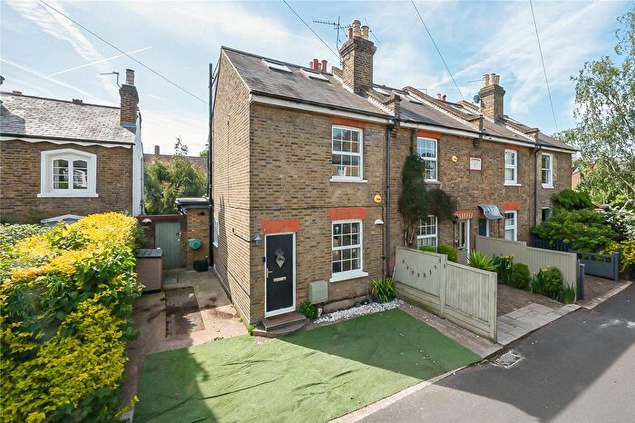 3 Bedroom End Terrace House For Sale In Rutland Road, Twickenham, TW2