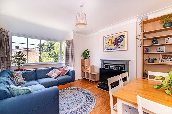 3 Bedroom Maisonette To Rent In Thornton Road, London, SW12