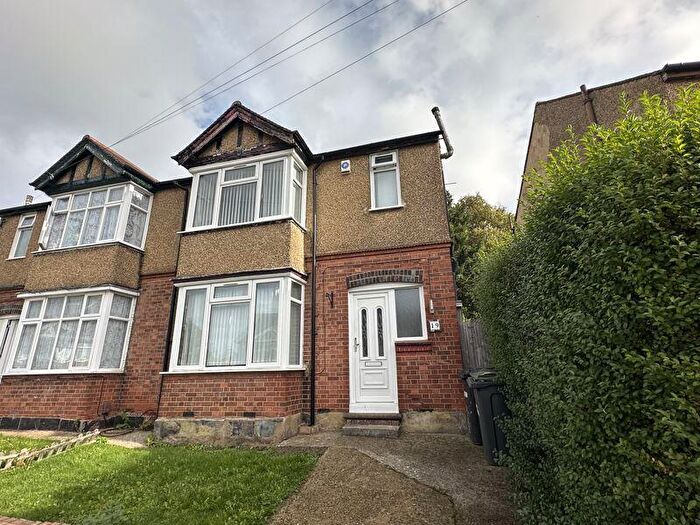 3 Bedroom Semi-Detached House For Sale In Rutland Crescent, Luton, LU2