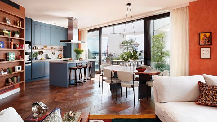 2 Bedroom Flat For Sale In Hexagon Apartments, Newton Street, WC2B