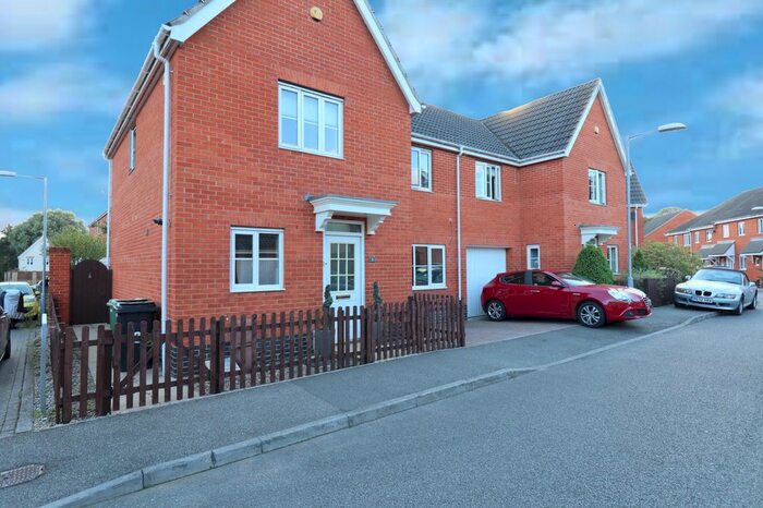 3 Bedroom Semi-Detached House To Rent In Viscount Close, Diss, IP22