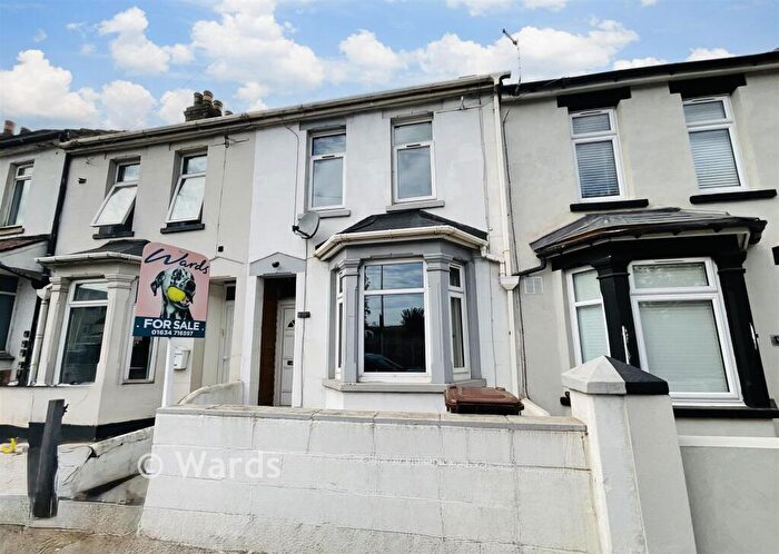 3 Bedroom Terraced House For Sale In Cuxton Road, Strood, Rochester, Kent, ME2
