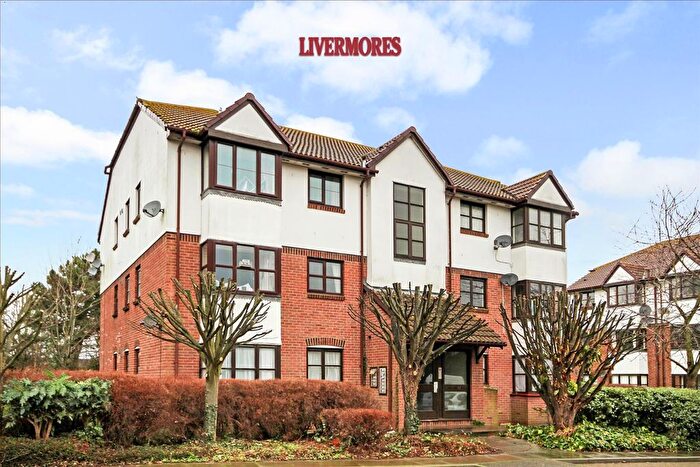 1 Bedroom Flat To Rent In Bishops Court, Greenhithe, DA9
