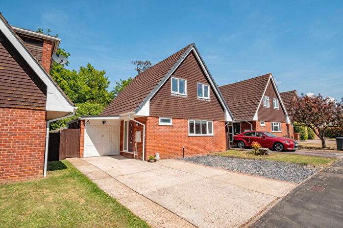 3 Bedroom Detached House For Sale In Foxmoor Close, Oakley, Hampshire, RG23
