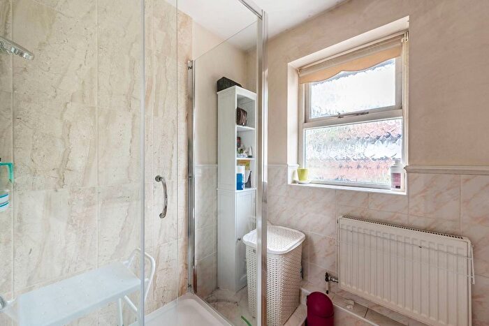 4 Bedroom Detached House For Sale In Glendevon Close, Edgware, HA8