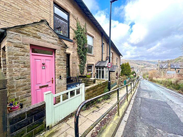 2 Bedroom Terraced House For Sale In Cliffe Royd, Hebden Bridge, HX7