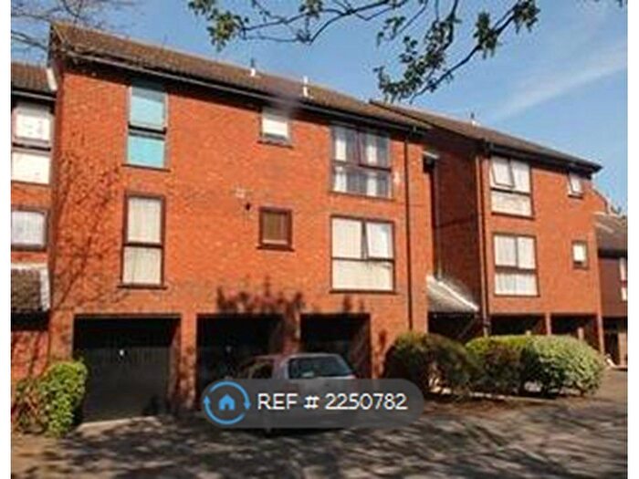 2 Bedroom Flat To Rent In Laleham Road, Shepperton, TW17