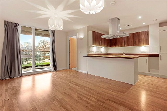 2 Bedroom Flat To Rent In Ursula Gould Way, Limehouse Cut, E14