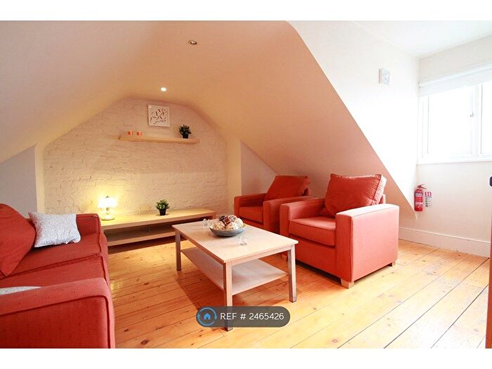 1 Bedroom Flat To Rent In Hale Lane, Mill Hill, NW7
