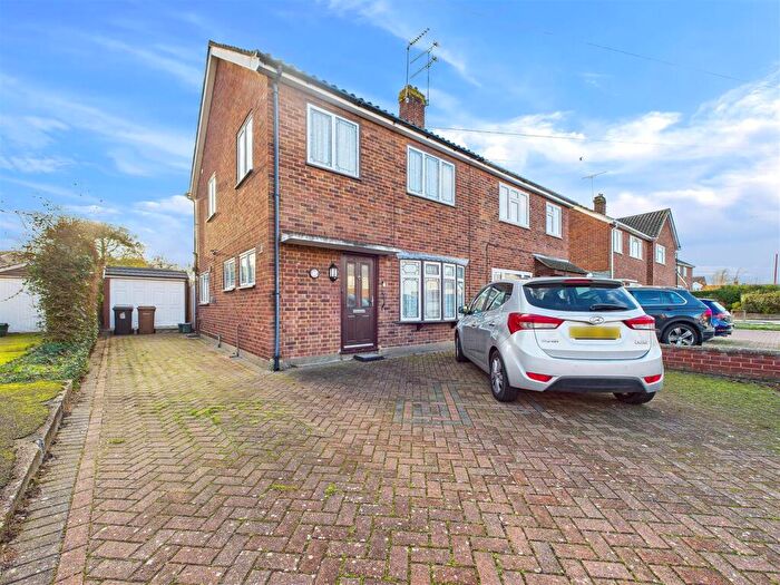 3 Bedroom Semi Detached House For Sale In Juniper Drive, Chelmsford, CM2