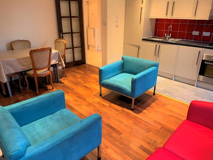 3 Bedroom Flat To Rent In Chiswick High Road, Chiswick, London, W4
