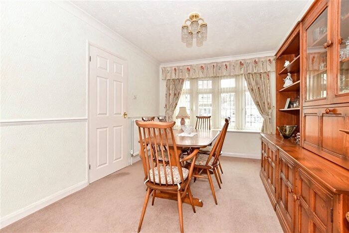 4 Bedroom Semi-detached House For Sale In Alexandra Road, Chadwell Heath, Essex, RM6