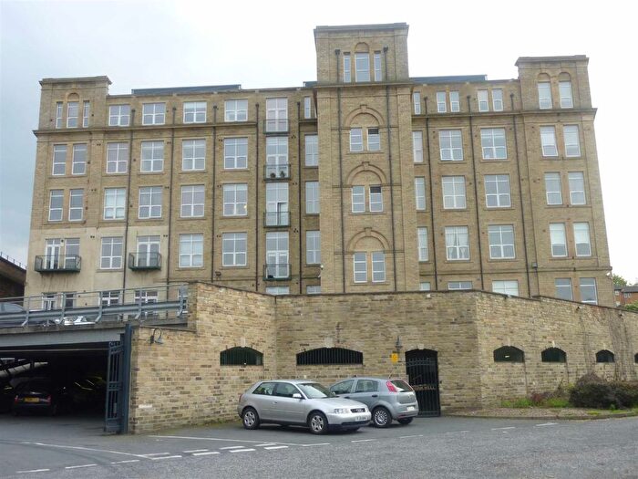 1 Bedroom Property To Rent In Bradford Road, Dewsbury, WF13