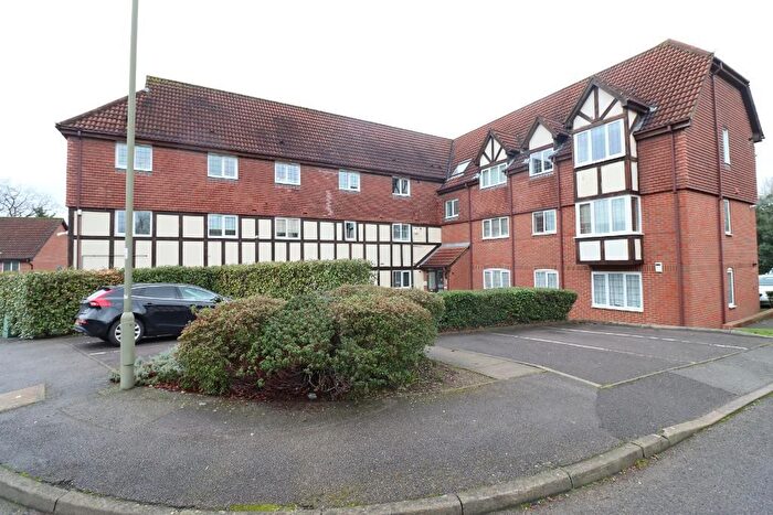 2 Bedroom Flat To Rent In Priory Field Drive, Edgware, Middlesex, HA8