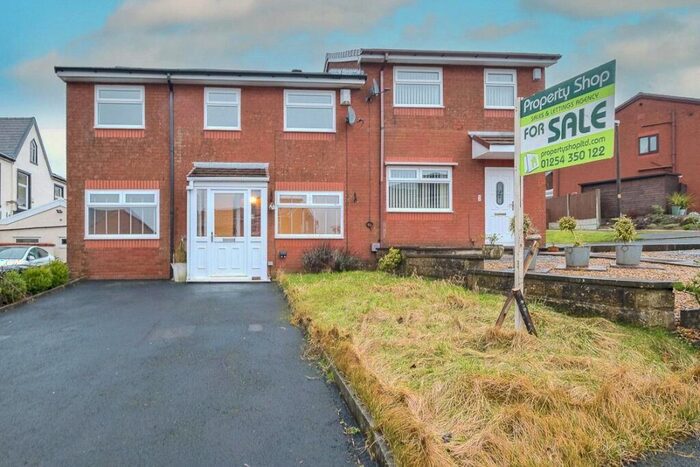 5 Bedroom Semi-Detached House To Rent In Peel Park Close, Accrington, Lancashire, BB5