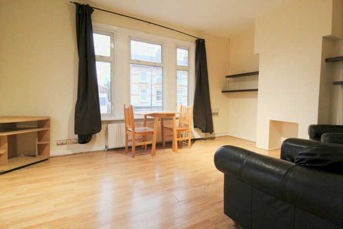 1 Bedroom Flat To Rent In High Street Colliers Wood, London, SW19